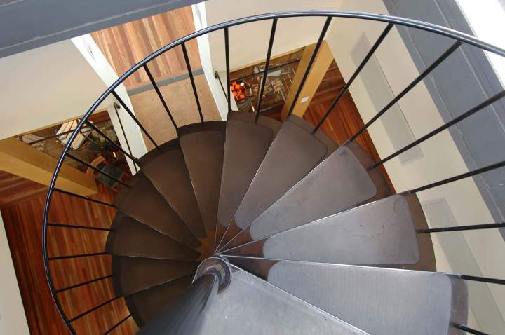 Escaliers métalliques, design et robustes